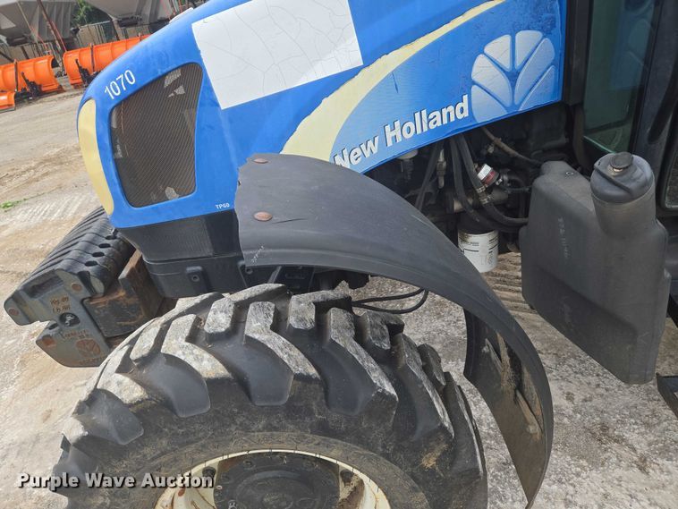 image for item EG8229 2010 New Holland T5060 MFWD tractor