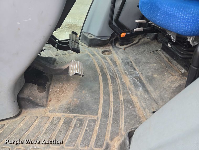 image for item EG8229 2010 New Holland T5060 MFWD tractor