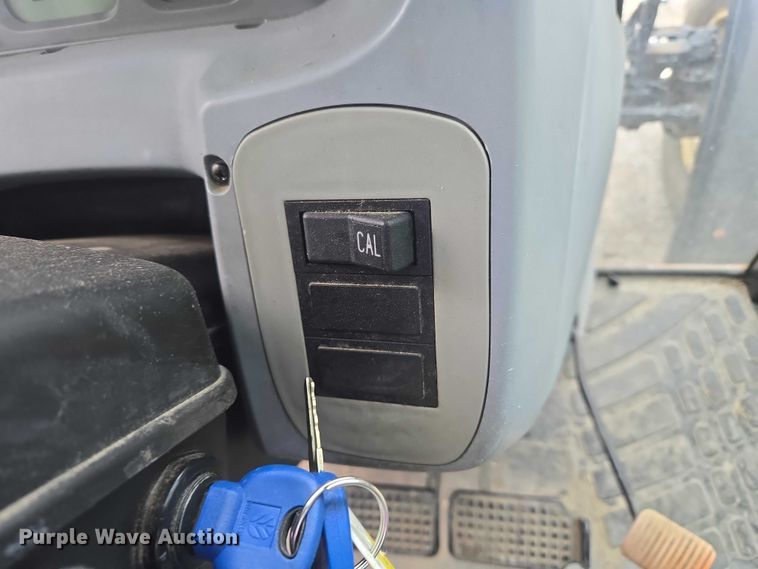 image for item EG8229 2010 New Holland T5060 MFWD tractor