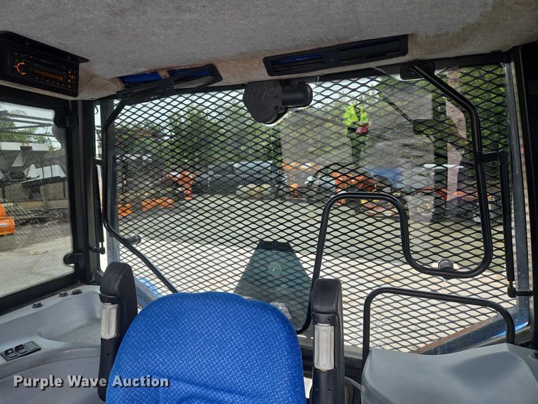 image for item EG8229 2010 New Holland T5060 MFWD tractor