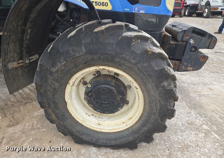 image for item EG8229 2010 New Holland T5060 MFWD tractor