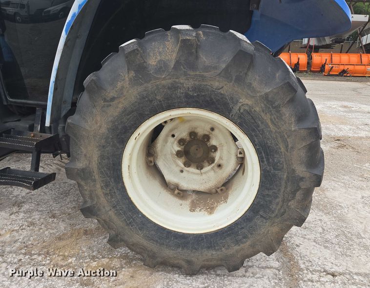 image for item EG8229 2010 New Holland T5060 MFWD tractor