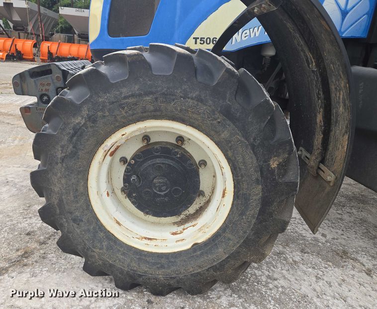 image for item EG8229 2010 New Holland T5060 MFWD tractor