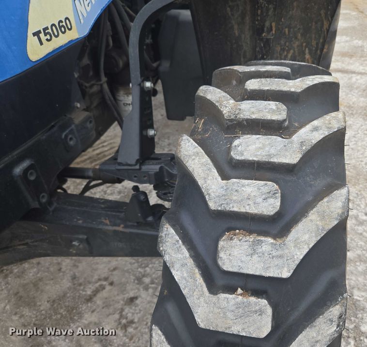 image for item EG8229 2010 New Holland T5060 MFWD tractor
