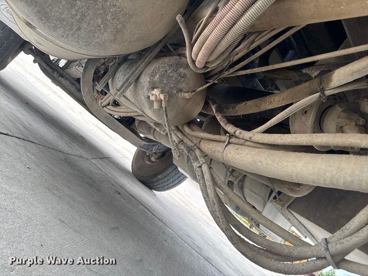 image for item EM2317 2010 Peterbilt 340 dump truck