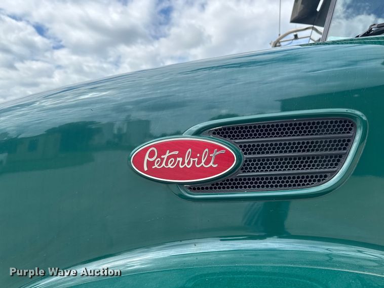 image for item EM2317 2010 Peterbilt 340 dump truck