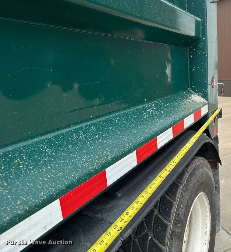 image for item EM2317 2010 Peterbilt 340 dump truck