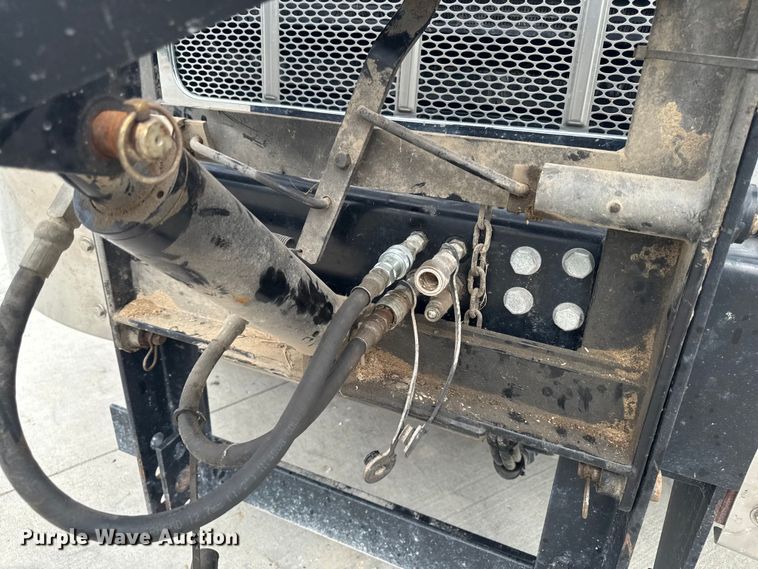 image for item EM2317 2010 Peterbilt 340 dump truck