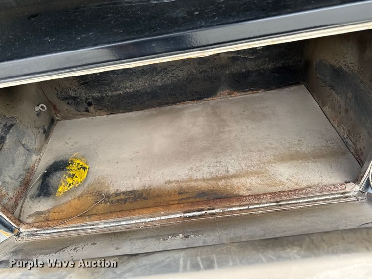 image for item EM2317 2010 Peterbilt 340 dump truck