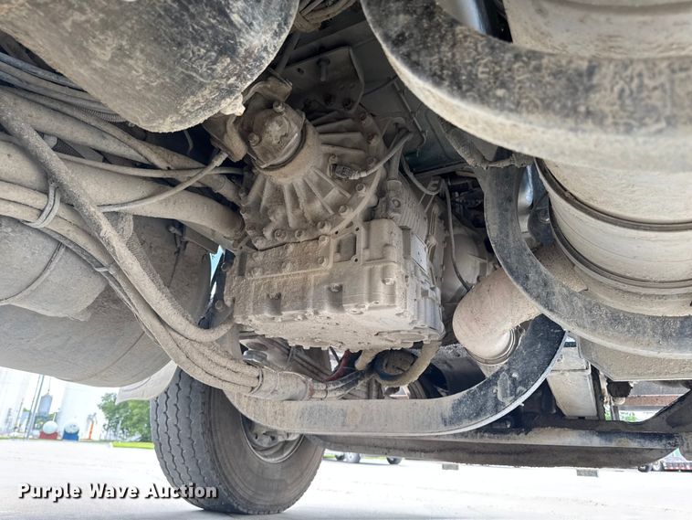 image for item EM2317 2010 Peterbilt 340 dump truck