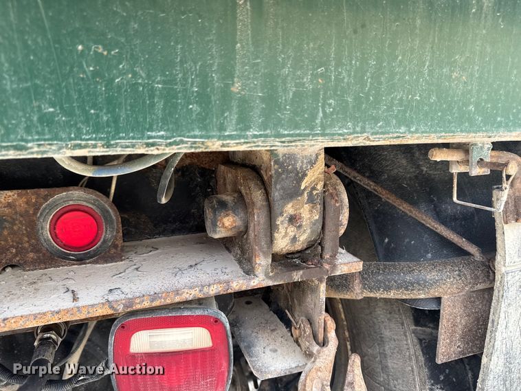 image for item EM2317 2010 Peterbilt 340 dump truck