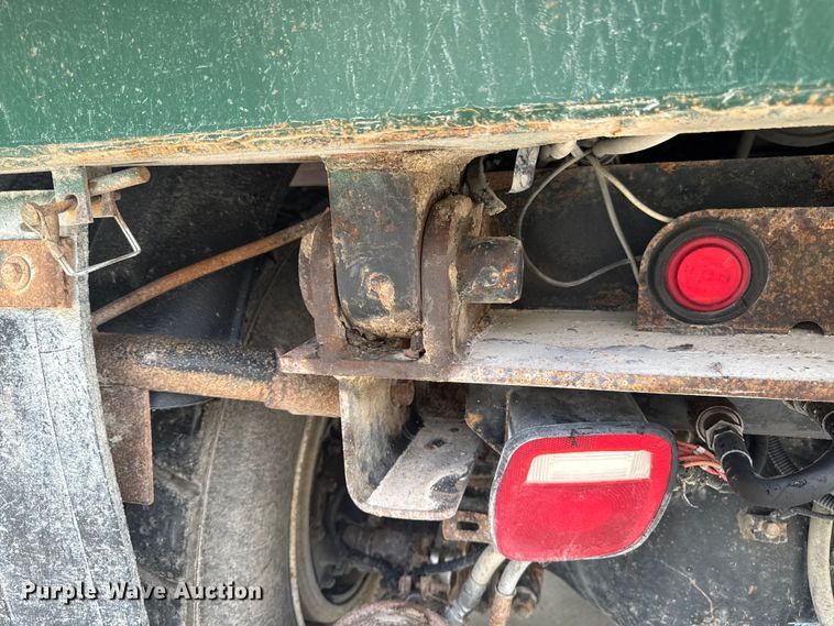 image for item EM2317 2010 Peterbilt 340 dump truck