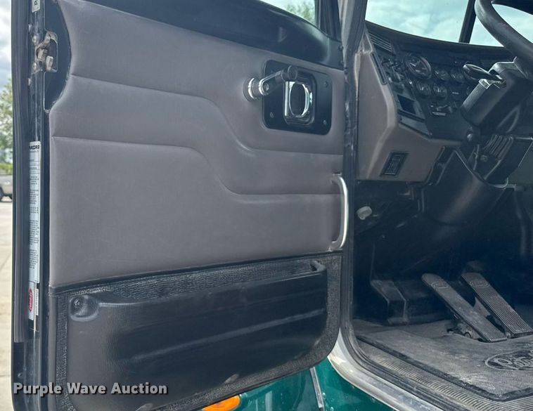 image for item EM2317 2010 Peterbilt 340 dump truck