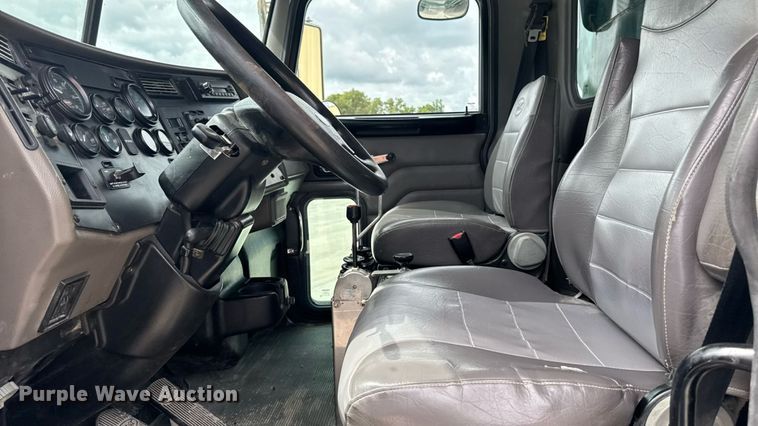 image for item EM2317 2010 Peterbilt 340 dump truck