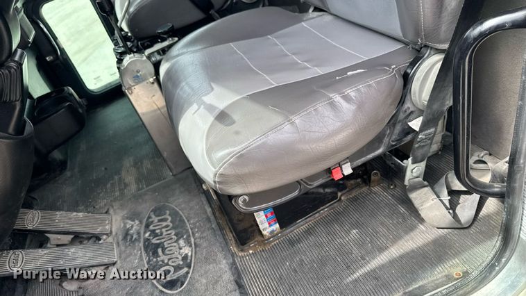 image for item EM2317 2010 Peterbilt 340 dump truck