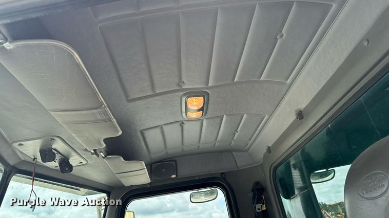 image for item EM2317 2010 Peterbilt 340 dump truck