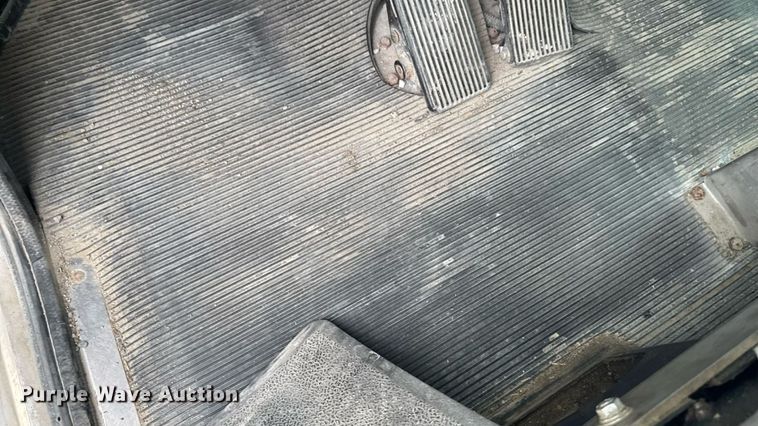 image for item EM2317 2010 Peterbilt 340 dump truck