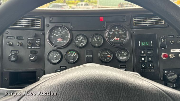 image for item EM2317 2010 Peterbilt 340 dump truck