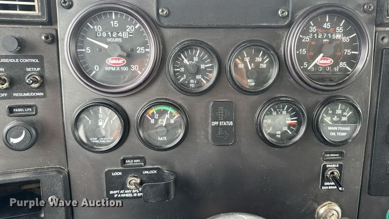 image for item EM2317 2010 Peterbilt 340 dump truck