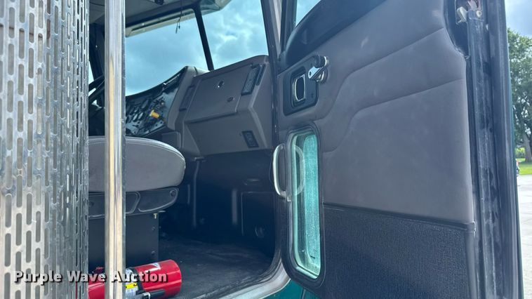 image for item EM2317 2010 Peterbilt 340 dump truck