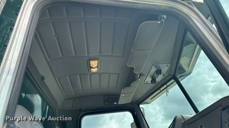 image for item EM2317 2010 Peterbilt 340 dump truck