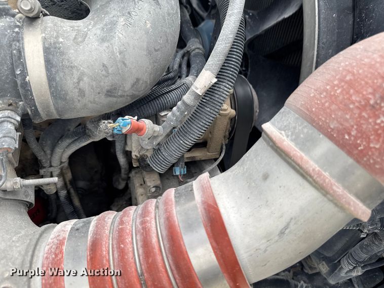 image for item EM2317 2010 Peterbilt 340 dump truck