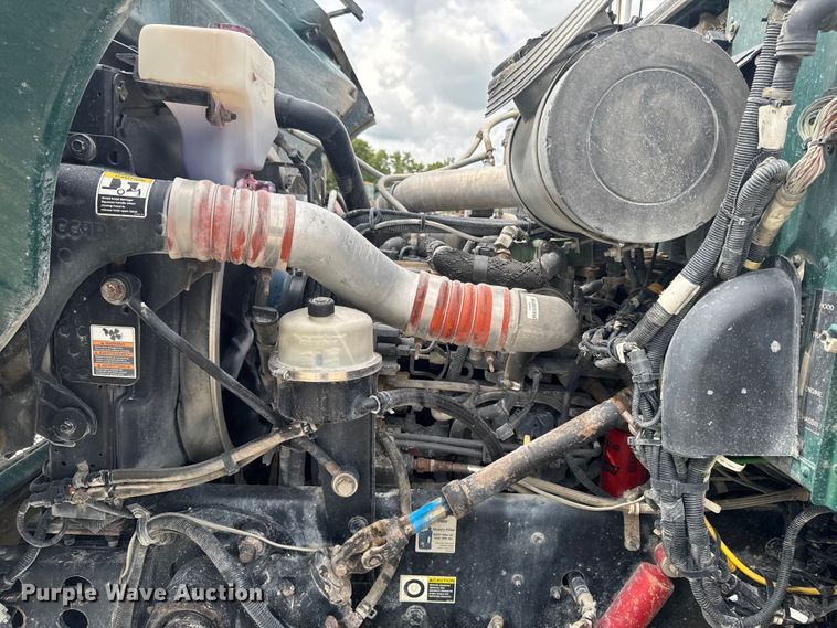 image for item EM2317 2010 Peterbilt 340 dump truck