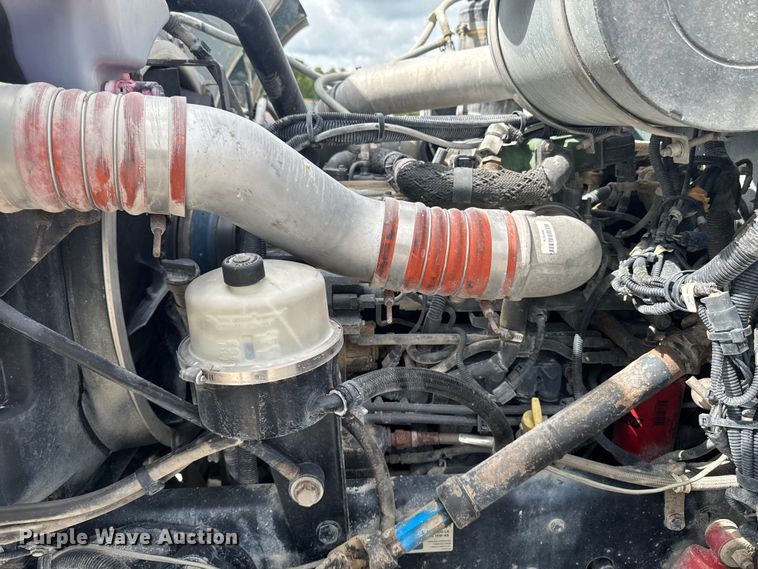 image for item EM2317 2010 Peterbilt 340 dump truck