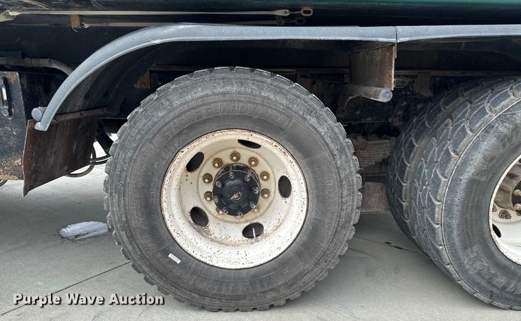 image for item EM2317 2010 Peterbilt 340 dump truck