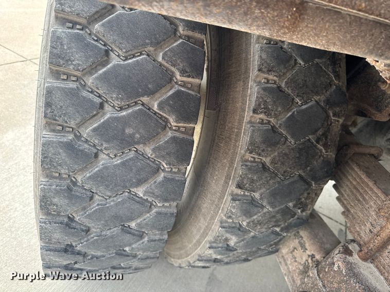 image for item EM2317 2010 Peterbilt 340 dump truck