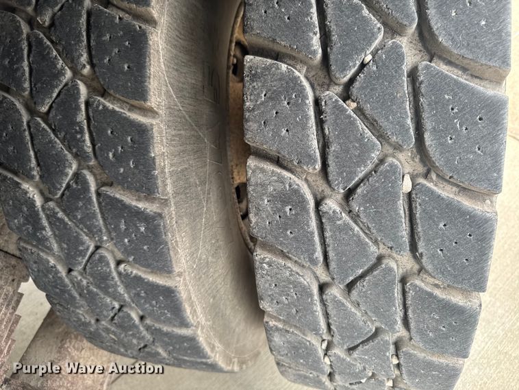 image for item EM2317 2010 Peterbilt 340 dump truck