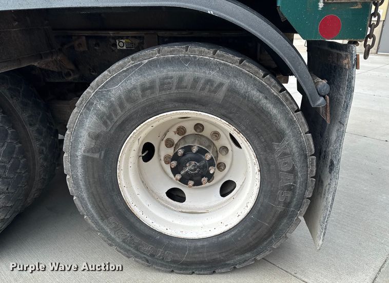 image for item EM2317 2010 Peterbilt 340 dump truck