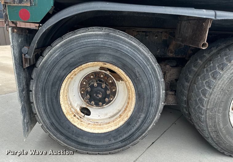 image for item EM2317 2010 Peterbilt 340 dump truck