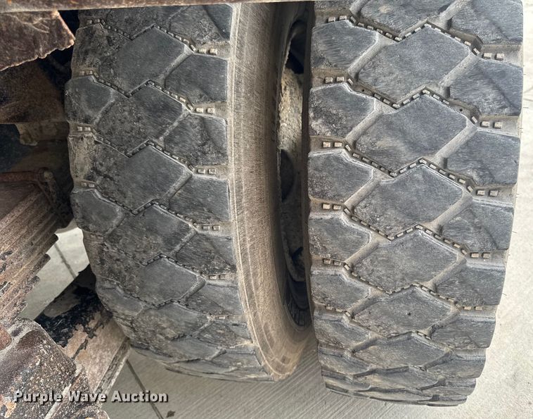 image for item EM2317 2010 Peterbilt 340 dump truck