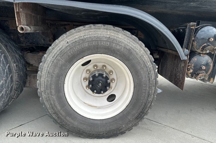 image for item EM2317 2010 Peterbilt 340 dump truck