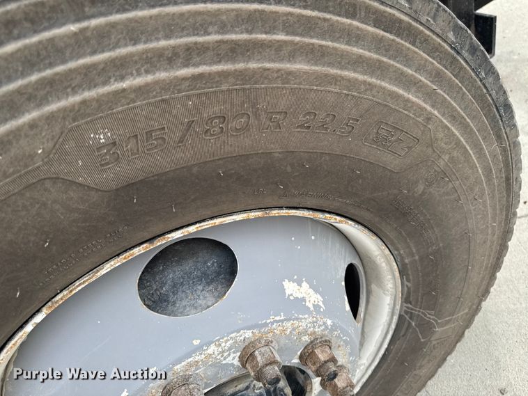 image for item EM2317 2010 Peterbilt 340 dump truck