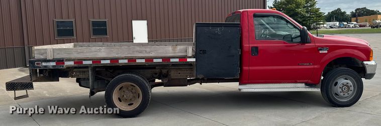 image for item EM2319 2000 Ford F450 Super Duty  flatbed truck