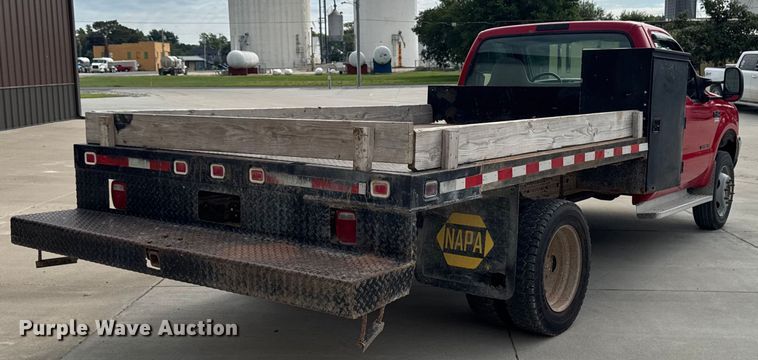 image for item EM2319 2000 Ford F450 Super Duty  flatbed truck