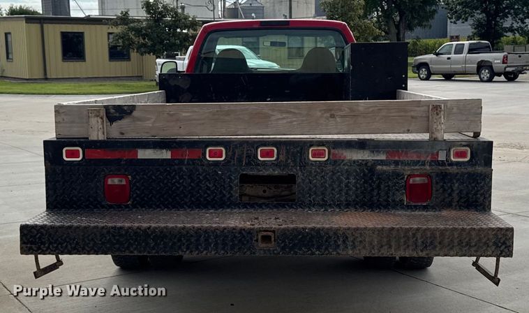 image for item EM2319 2000 Ford F450 Super Duty  flatbed truck