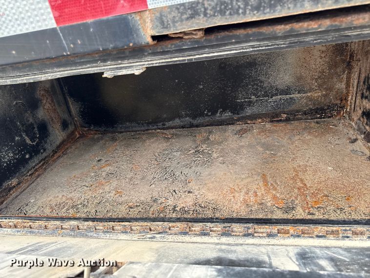 image for item EM2319 2000 Ford F450 Super Duty  flatbed truck