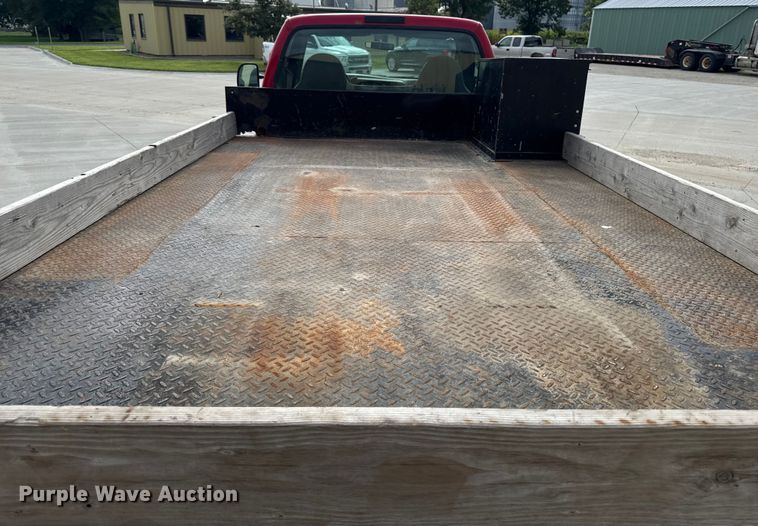 image for item EM2319 2000 Ford F450 Super Duty  flatbed truck