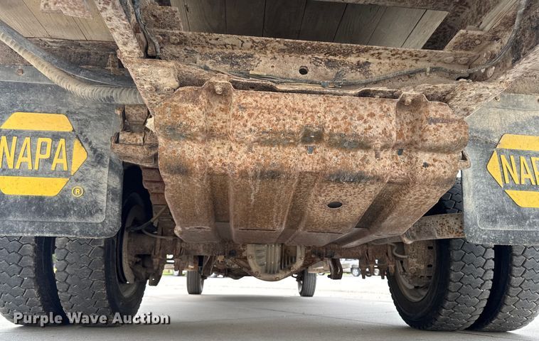 image for item EM2319 2000 Ford F450 Super Duty  flatbed truck