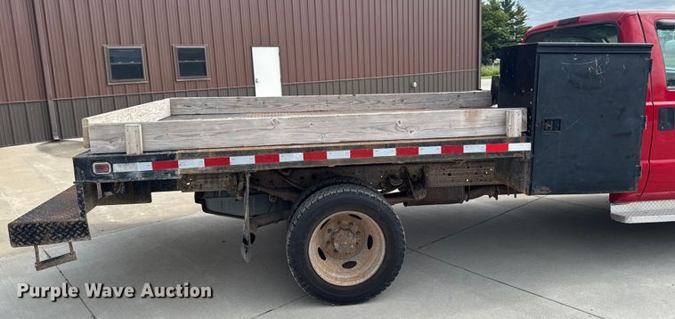 image for item EM2319 2000 Ford F450 Super Duty  flatbed truck