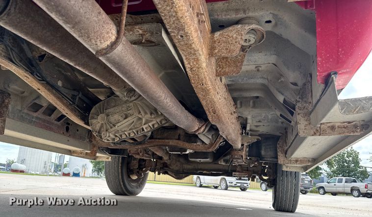 image for item EM2319 2000 Ford F450 Super Duty  flatbed truck