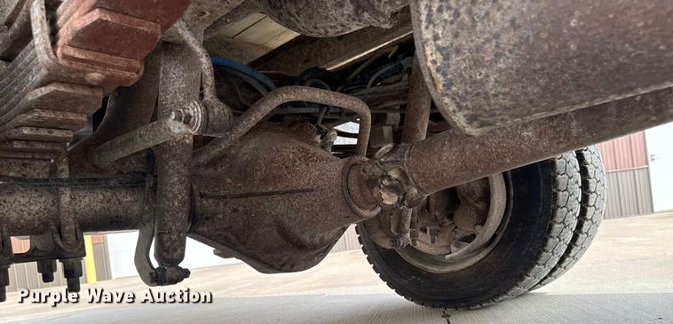 image for item EM2319 2000 Ford F450 Super Duty  flatbed truck