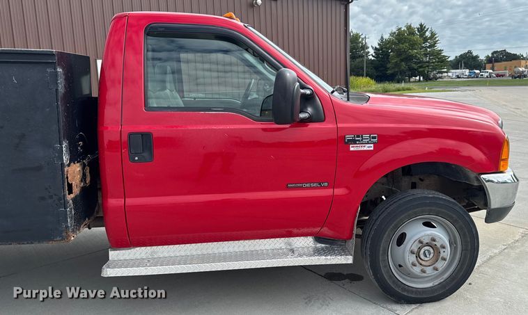 image for item EM2319 2000 Ford F450 Super Duty  flatbed truck