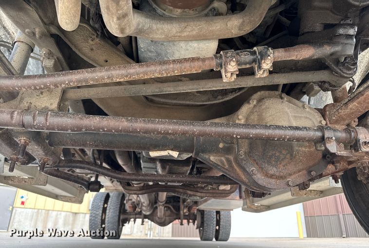 image for item EM2319 2000 Ford F450 Super Duty  flatbed truck