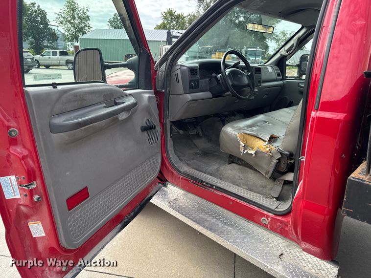 image for item EM2319 2000 Ford F450 Super Duty  flatbed truck