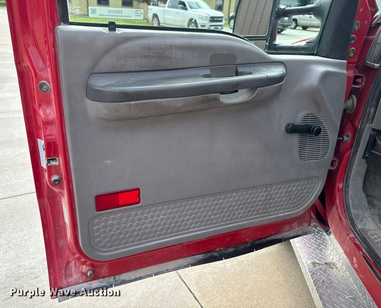 image for item EM2319 2000 Ford F450 Super Duty  flatbed truck