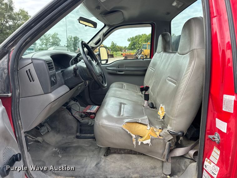 image for item EM2319 2000 Ford F450 Super Duty  flatbed truck